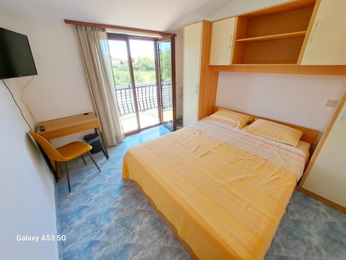 Apartamento Aparments Orange & Blue Fažana Exterior foto
